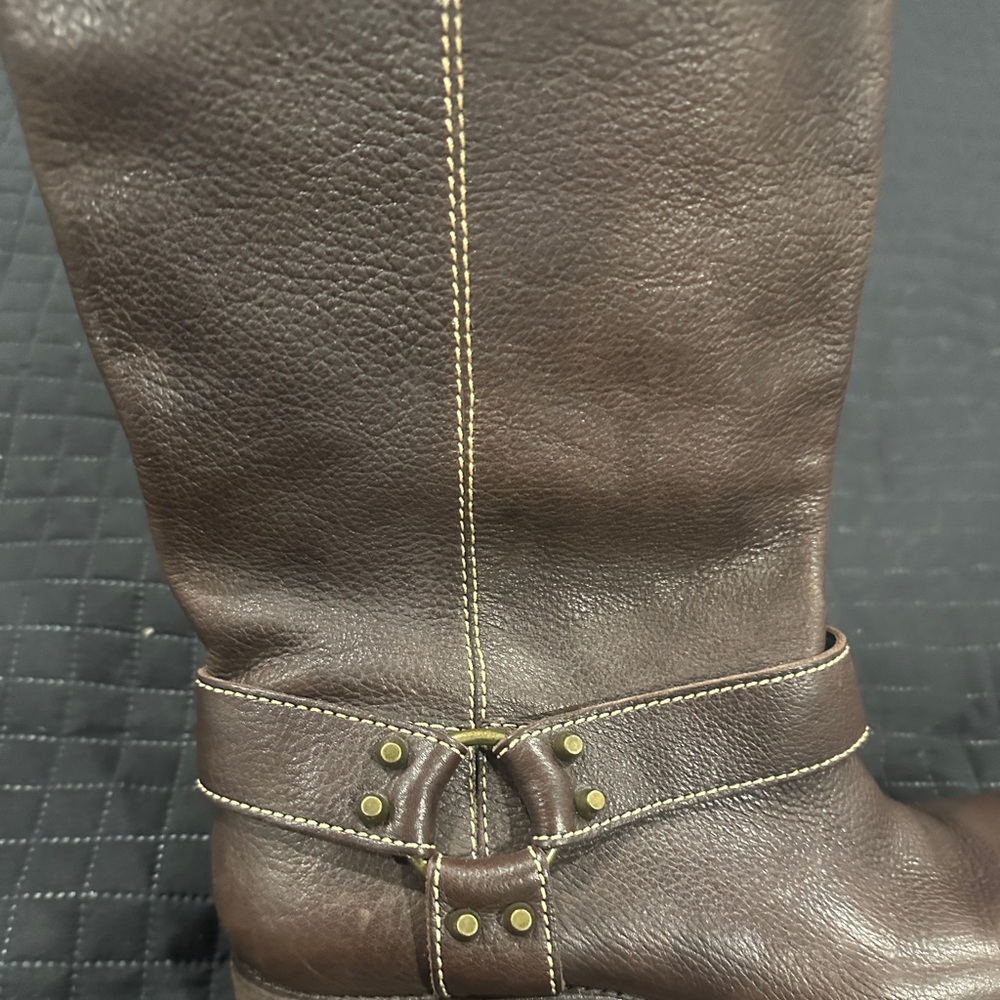 Beautiful brown soft leather BCBG boots